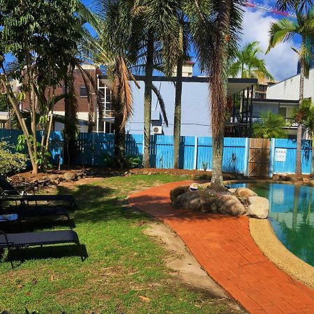 Reef Backpackers Hostel Cairns Exterior photo