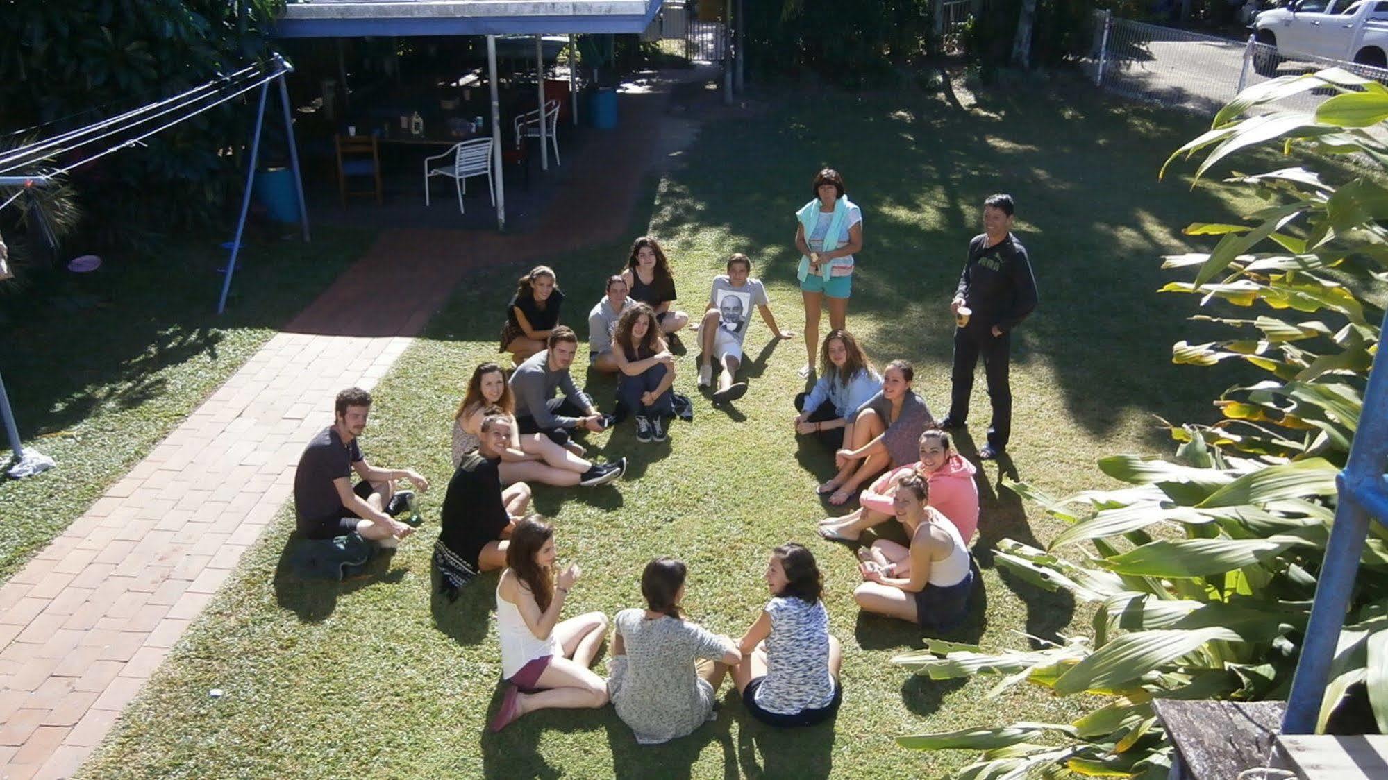 Reef Backpackers Hostel Cairns Exterior photo