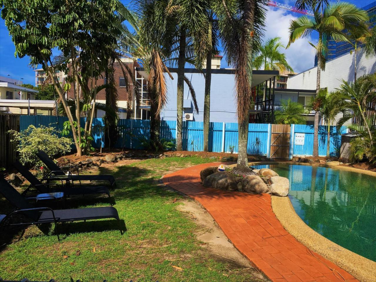 Reef Backpackers Hostel Cairns Exterior photo